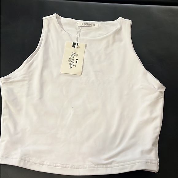 White top - Picture 2 of 3